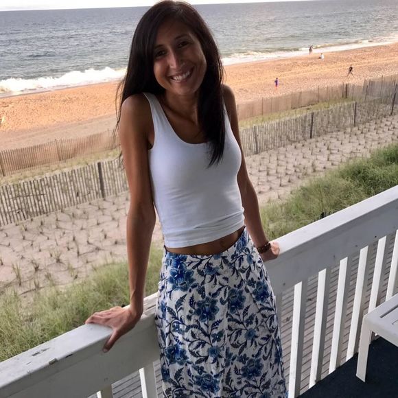 Meet your Posher, Alyssa - Picture 1 of 1